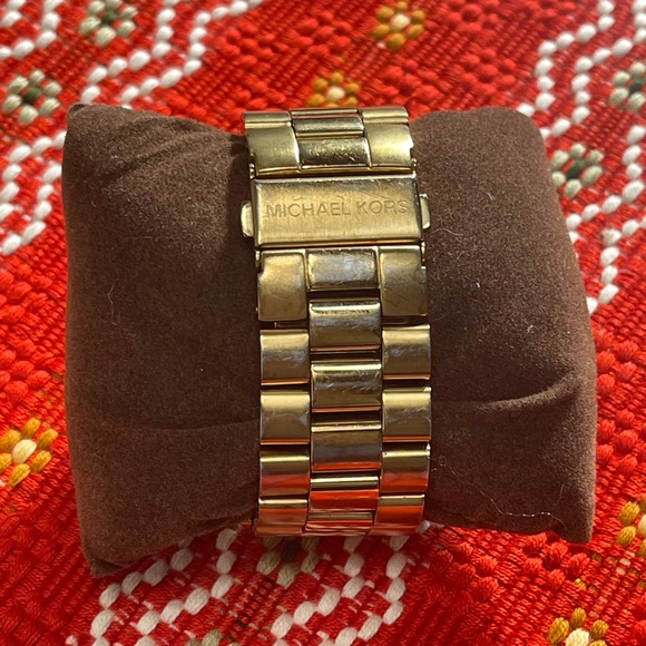 Michael Kors MK 8077 Gold Tone Watch Unisex - Picture 6 of 15